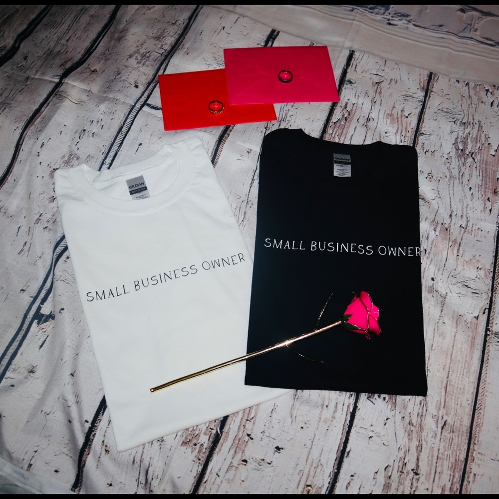 Small Business owner •Tshirt • Black&White • Gildan •Variety of sizes • Unisex